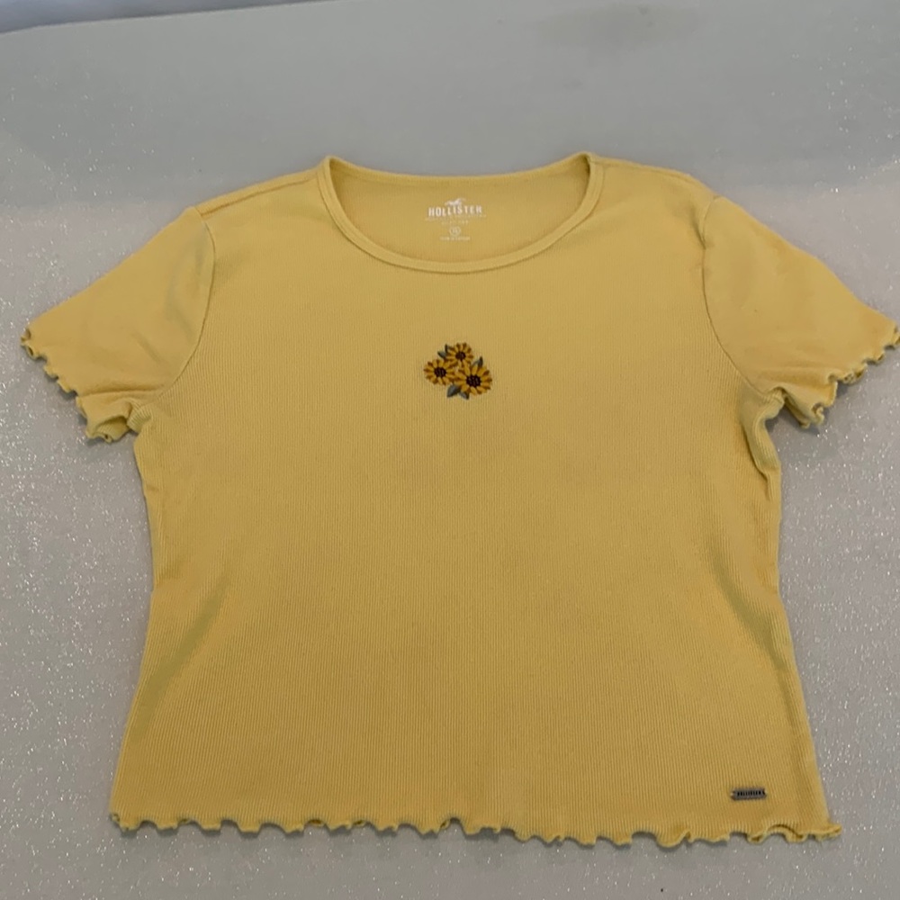 Hollister Must-have collection yellow T Shirt Size M